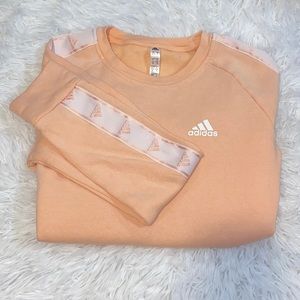 Super cute and comfortable light pink Adidas sweatshirt😊